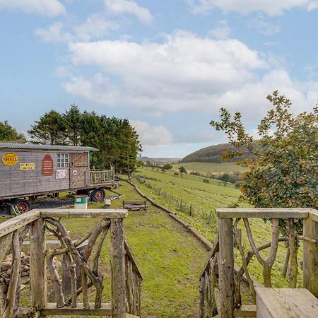 2X Double Bed - Glamping Wagon Dalby Forest 스카버러 외부 사진